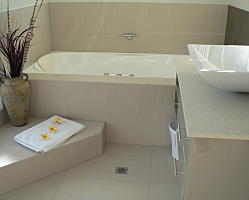 Main Bedroom Ensuite Spa