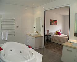 Spa Ensuite to Master Bedroom