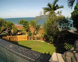 Front Garden and Path to Beach