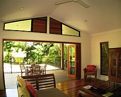 Lounge to pool