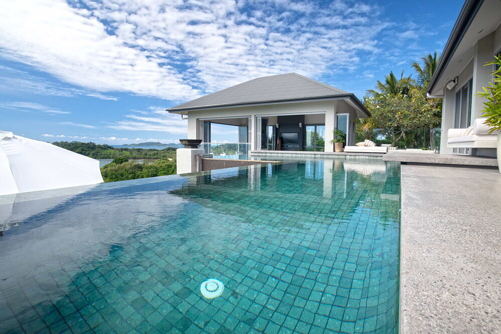 Mission Beach Absolute Beachfront Holiday Homes • Villa BE• Mission